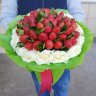Букет «Клубника в белых розах» - 5 940 руб.